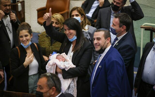 Yamina MK Shirly Pinto brings her new baby to the Knesset on December 15, 2021. (Noam Moskowitz/Knesset)