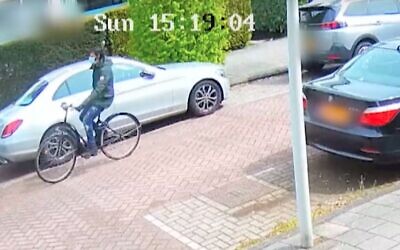 Screen capture from video of one of two suspects sought by police in connection with a break-in at the Amsterdam home of Israeli soccer star Eran Zahavi, December 12, 2021. (Ynet)