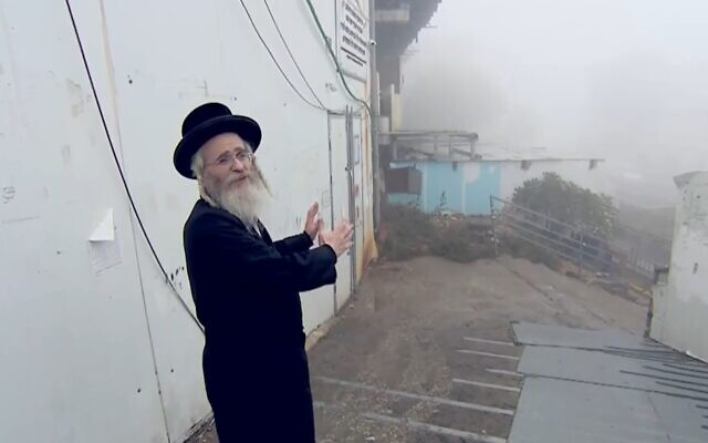 Zohar Barnea, the Haredi brother of Mossad chief David Barnea, returns to the site of the Mount Meron disaster he survived earlier in the year, December 2021 (Channel 13 screenshot)