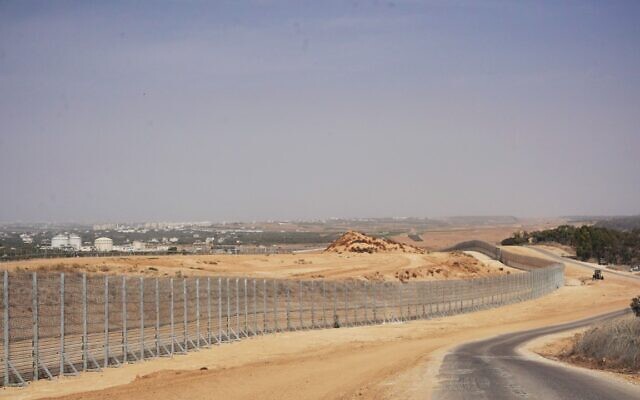 A portion of the 40-mile barrier along the Gaza Strip, upon completion on December 7, 2021. (Defense Ministry)