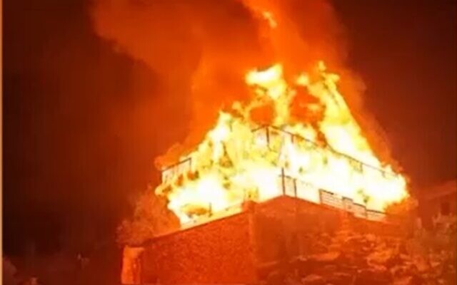 Building on fire during rioting in Umm al-Fahm, December 2, 2021 (Screen grab/Walla)