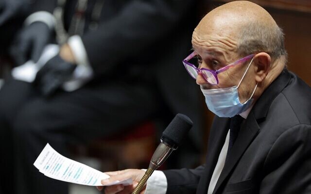 French European and Foreign Affairs Minister Jean-Yves Le Drian speaks during a session of questions to the government at the National Assembly in Paris, on January 11, 2022. (Thomas COEX / AFP)
