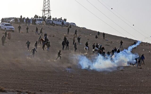 Bedouin protesters and Israeli forces clash during a protest in the southern Israeli village of Sawe al-Atrash in the Negev Desert against a forestation project by the Jewish National Fund (JNF), on January 13, 2022. (Menahem KAHANA / AFP)