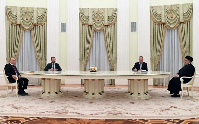 Russian President Vladimir Putin (left) speaks with Iranian President Ebrahim Raisi (right) during their meeting in Moscow, on January 19, 2022. (Pavel Bednyakov/Sputnik/AFP)