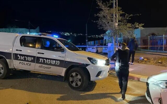 Police at the scene of a suspected murder in Ashdod on January 9, 2022. (Israel Police)