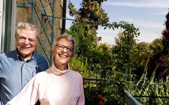 Suzanne Singer, right, and her husband, Max Singer, on the balcony of their Jerusalem apartment (Courtesy Saul Singer)