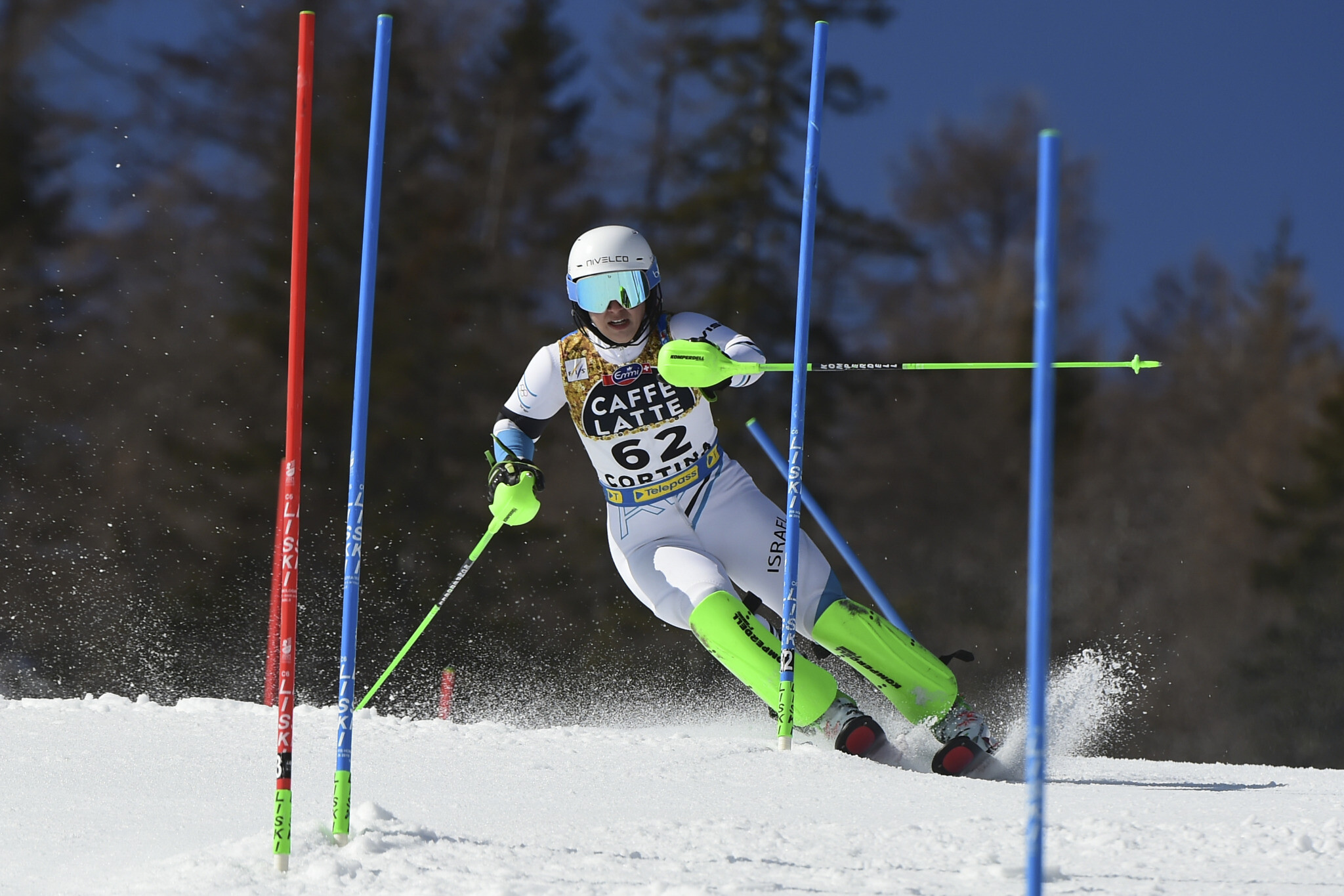 Лыжи для слалома. Слалом горные лыжи техника. Слалом (горнолыжный спорт). Слалом гигант.
