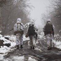 Ukrainian soldiers walks at the line of separation from pro-Russian rebels near Katerinivka, Donetsk region, Ukraine, Dec 7, 2021 (AP Photo/Andriy Dubchak)