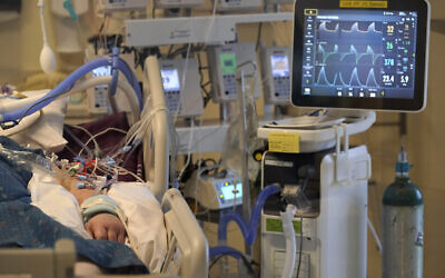 An unidentified COVID-19 patient is attached to life-support systems in the COVID-19 Intensive Care Unit at Dartmouth-Hitchcock Medical Center, in Lebanon, NH, on January 3, 2022. (AP Photo/Steven Senne, File)