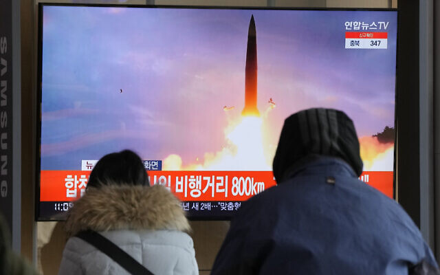 People watch a TV showing a file image of North Korea's missile launch during a news program at the Seoul Railway Station in Seoul, South Korea, January 30, 2022. (AP Photo/Ahn Young-joon)