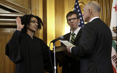 Leondra Kruger, left, is sworn in as an associate justice to the California Supreme Court by Gov. Jerry Brown during an inauguration ceremony in Sacramento, California, Jan. 5, 2015. (AP Photo/Rich Pedroncelli)