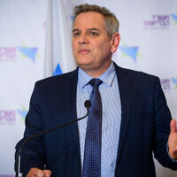 Health Minister Nitzan Horowitz speaks during a press conference about COVID-19, on December 30, 2021. (Avshalom Sassoni/Flash90)