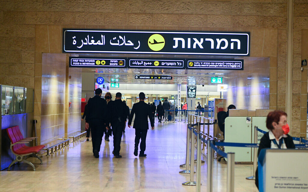 Travelers at the Departure Hall in the Ben Gurion International Airport near Tel Aviv, on January 4, 2022. (Arie Leib Abrams/Flash90)