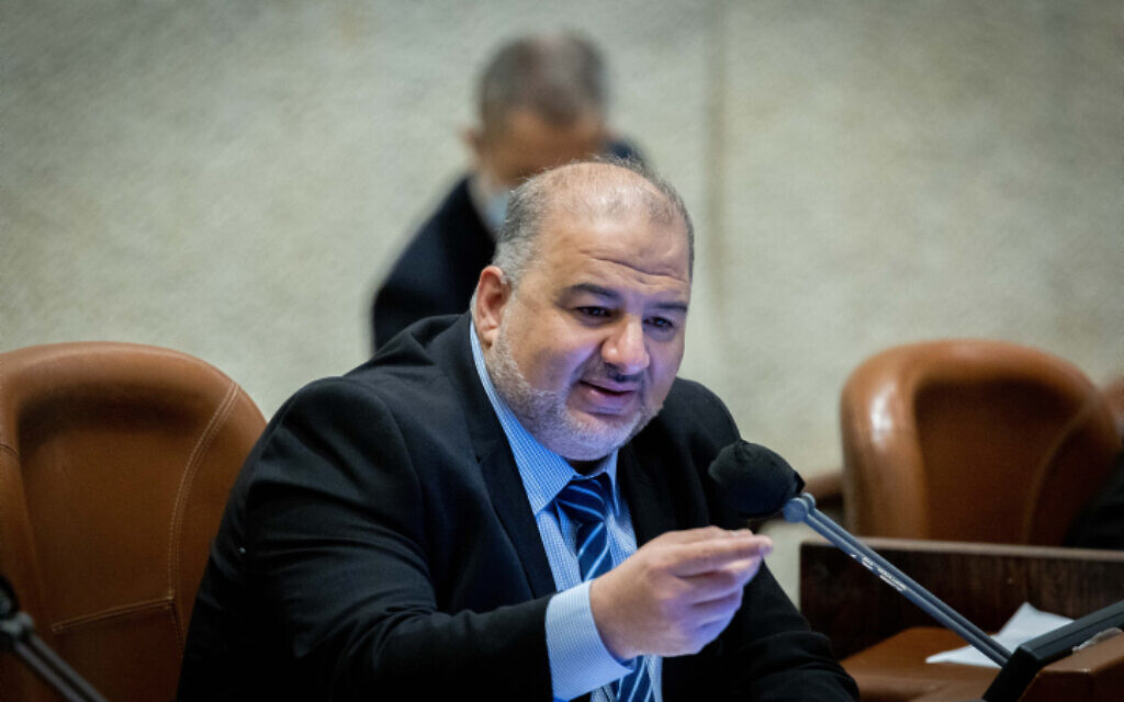 Ra'am MK Mansour Abbas speaks in the Knesset plenum on January 5, 2022. (Yonatan Sindel/Flash90)