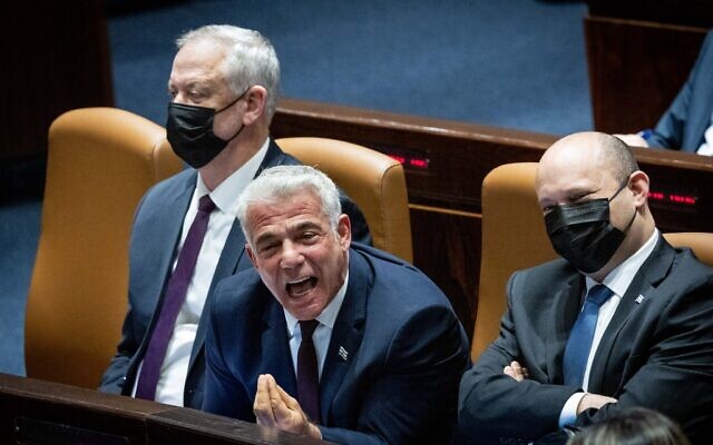 Yair Lapid, center, yells during a Knesset debate in Jerusalem on January 5, 2022. (Yonatan Sindel/Flash90)
