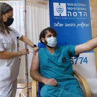 Medical staff receive a 4th dose of the COVID-19 vaccine at the Hadassah Medical Center in Jerusalem, January 06, 2022 (Olivier Fitoussi/Flash90)