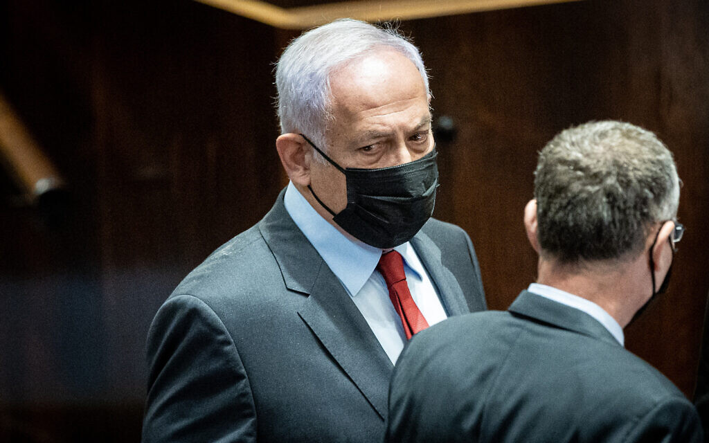 Benjamin Netanyahu attends a plenum session in the assembly hall of the Knesset, on January 19, 2022. (Yonatan Sindel/Flash90)