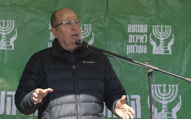 Former defense minister Moshe Ya'alon speaks at a protest supporting opening a committee of inquiry into the submarine affair, outside the Prime Minister's Office in Jerusalem, January 23, 2022. (Olivier Fitoussi/Flash90)