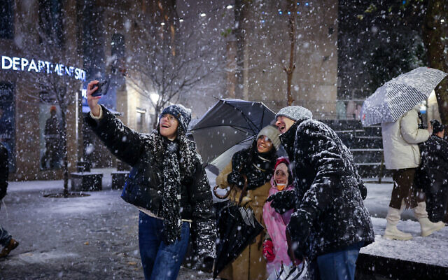 Snow falls in Jerusalem as a heavy storm hits nationwide, January 26, 2022. (Nati Shohat/Flash90)