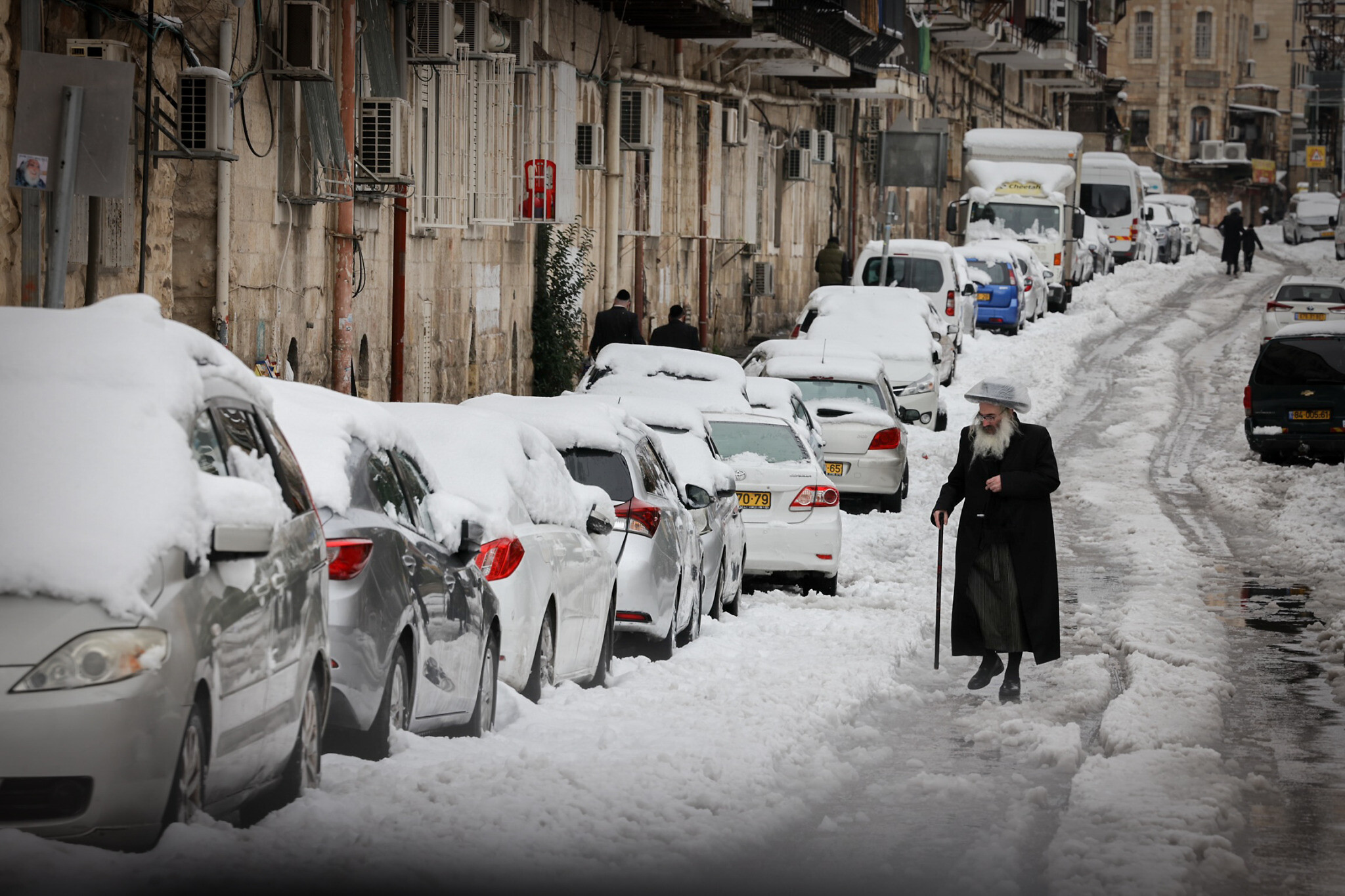 Snow blankets Jerusalem, transforming city into winter wonderland