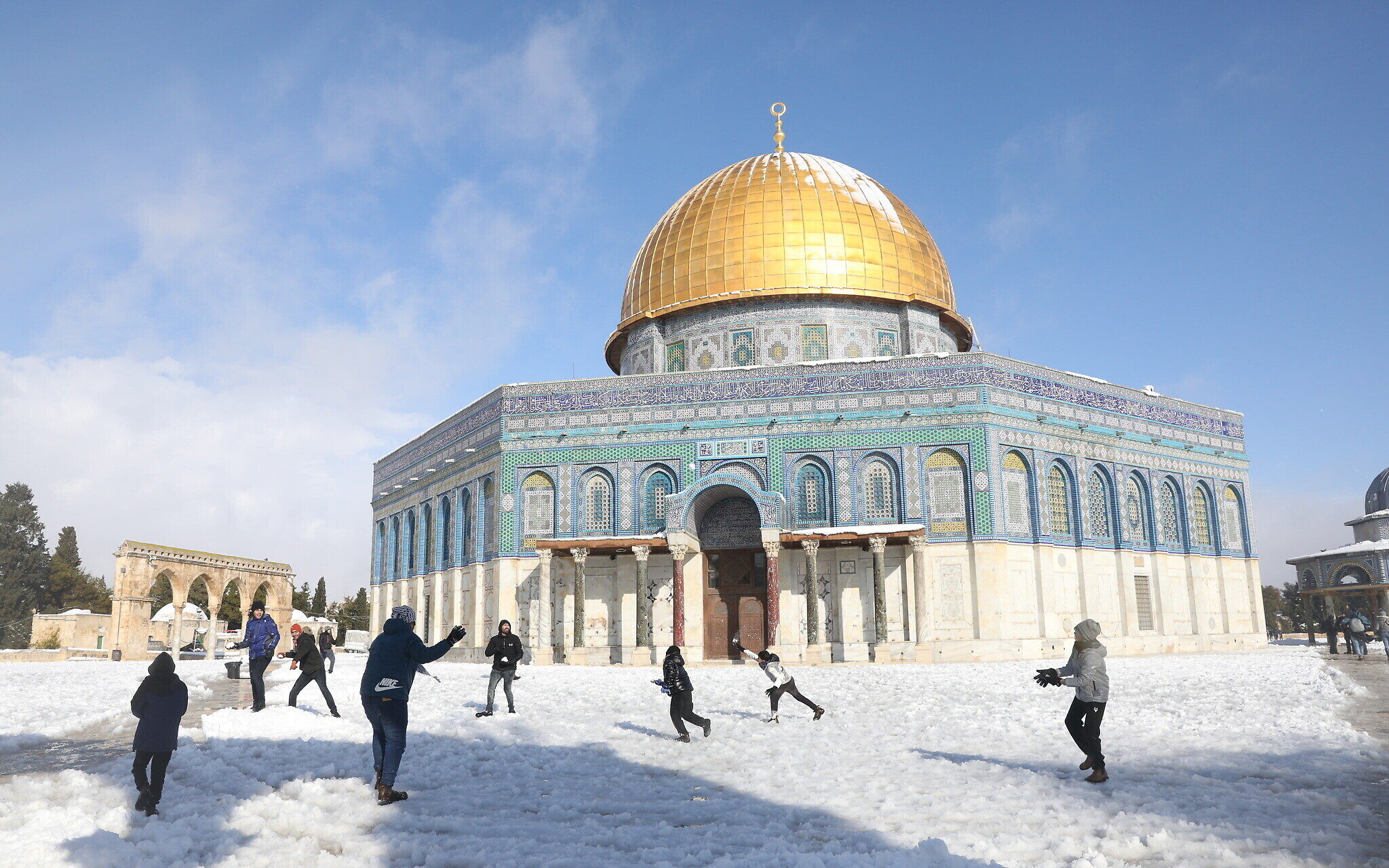 Snow blankets Jerusalem, transforming city into winter wonderland The