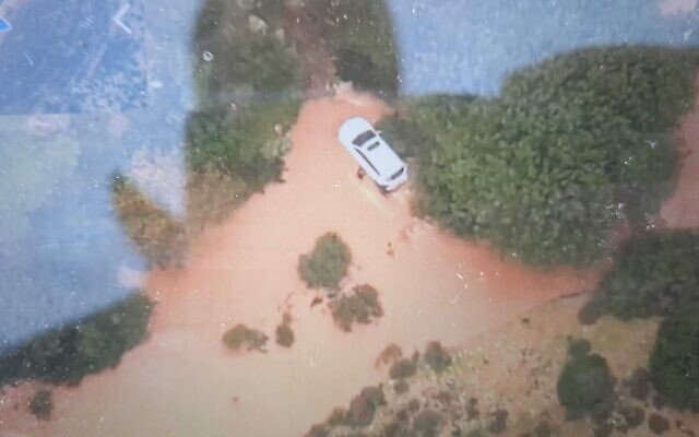 Car swept away during flooding in the Kana Stream, January 16, 2022 (Samaria Regional Council)