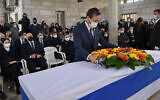 President Isaac Herzog lays a wreath at the funeral of former chief justice Miriam Naor in Jerusalem on January 25, 2021. (Kobi Gideon/GPO)