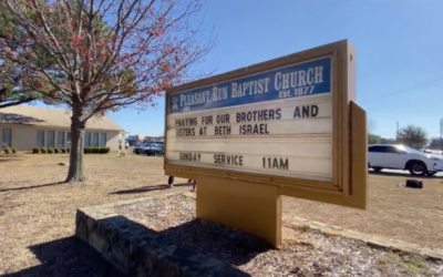 Pleasant Run Baptist Church's sign showing solidarity with Congregation Beth Israel in Colleyville, Texas on January 16, 2022. (Screen capture/Lupe Zapata/Spectrum 1 News)