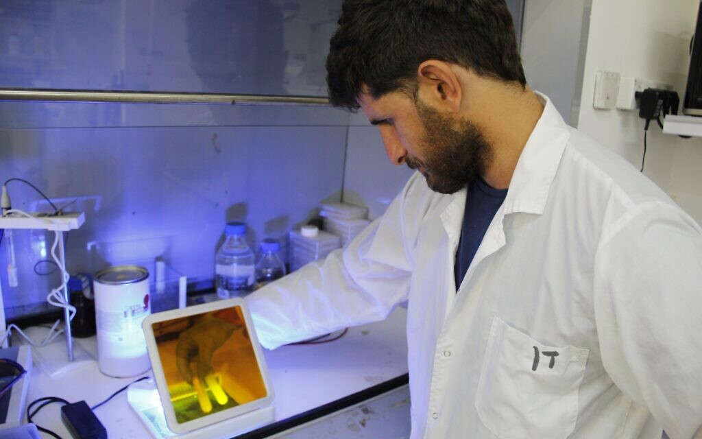 One of the experiments aboard the Rakia mission is CRISPR-based genetic diagnostics for detecting viral and bacterial pathogens, antimicrobial resistance genes, and various contaminants, led by Dr. David Burstein of Tel Aviv University and Dr. Gur Pines of the Volcani Center. (Gur Pines)