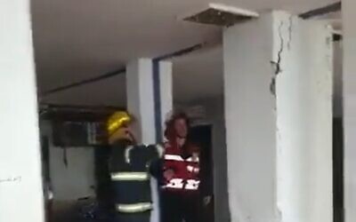 Cracks that appeared in a building in Tiberias following an earthquake on January 23, 2022, prompting an evacuation of residents. (Screenshot: Twitter)