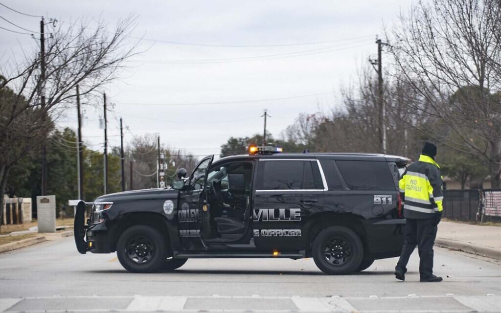 Police respond to a hostage situation at Beth Israel Congregation synagogue on January 15, 2022 in Colleyville, Texas. (Emil Lippe/Getty Images/AFP)