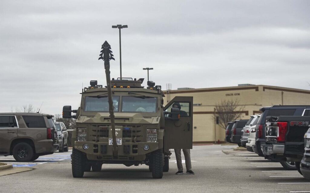 An armored truck in the parking lot of Colleyville Middle School on January 15, 2022 in Colleyville, Texas. (Emil Lippe/Getty Images/AFP)