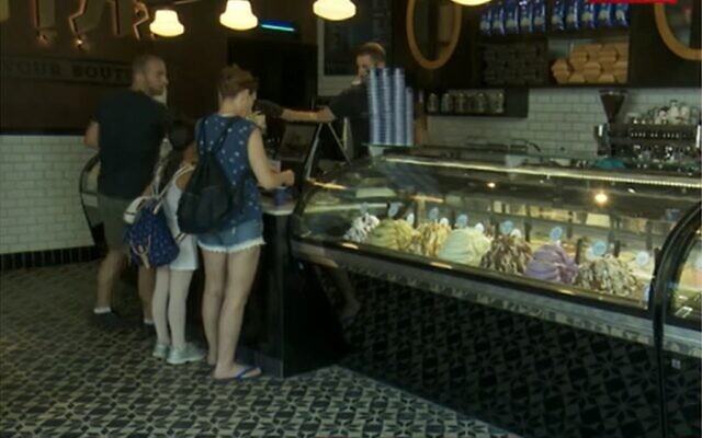 Customers at a branch of the Golda ice cream company (Screen grab/Channel 12)