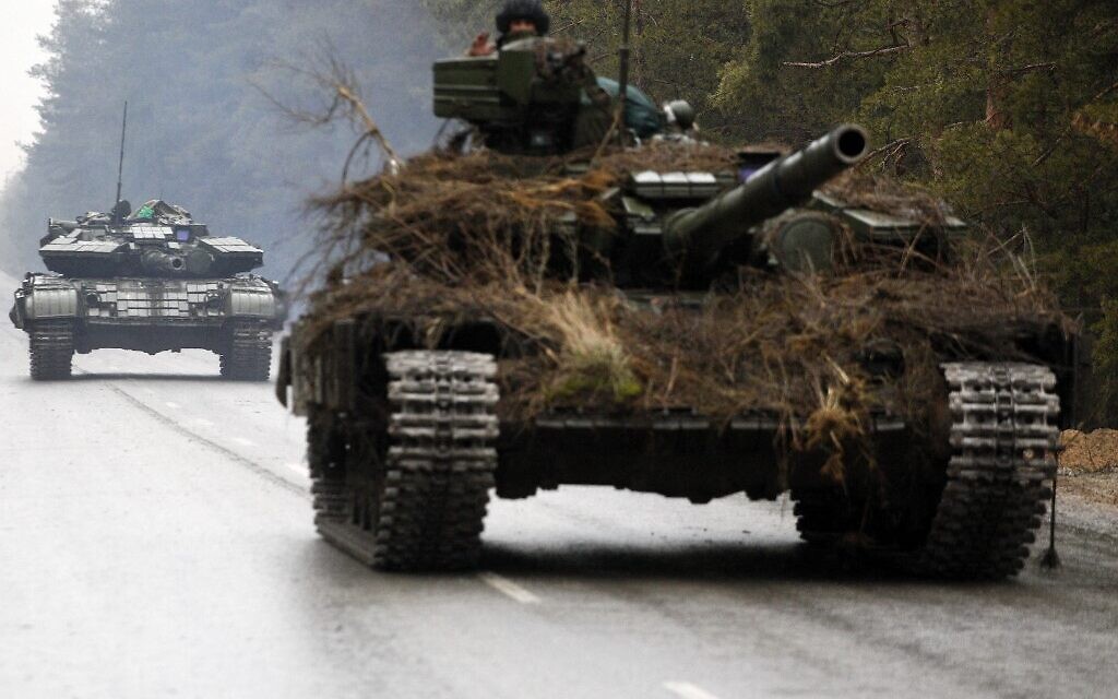 Ukrainian tanks move on a road before an attack in Lugansk region on February 26, 2022. (Anatolii Stepanov / AFP)
