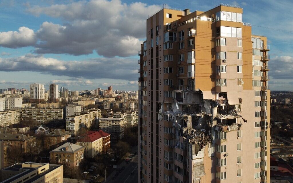 This general view shows damage to the upper floors of a building in Kyiv on February 26, 2022, after it was reportedly struck by a Russian rocket. (Daniel LEAL / AFP)
