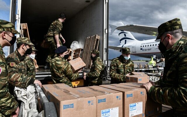 Greek soldiers unload humanitarian aid for Ukraine at Eleftherios Venizelos International Airport in Athens, on February 27, 2022, as Greece's government decided to provide humanitarian aid to Ukraine , the plane will land in Poland. (Tatiana BOLARI / AFP)