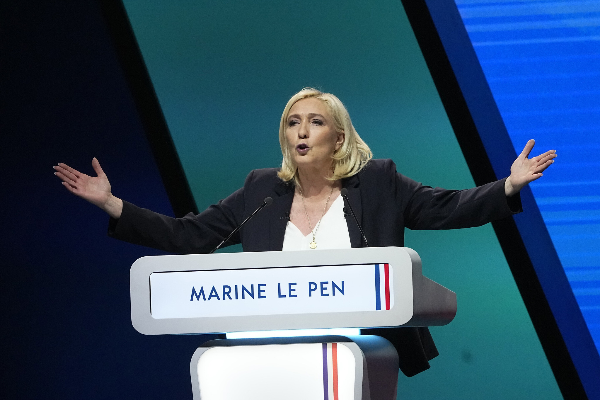 Le Pen – Blue Seven