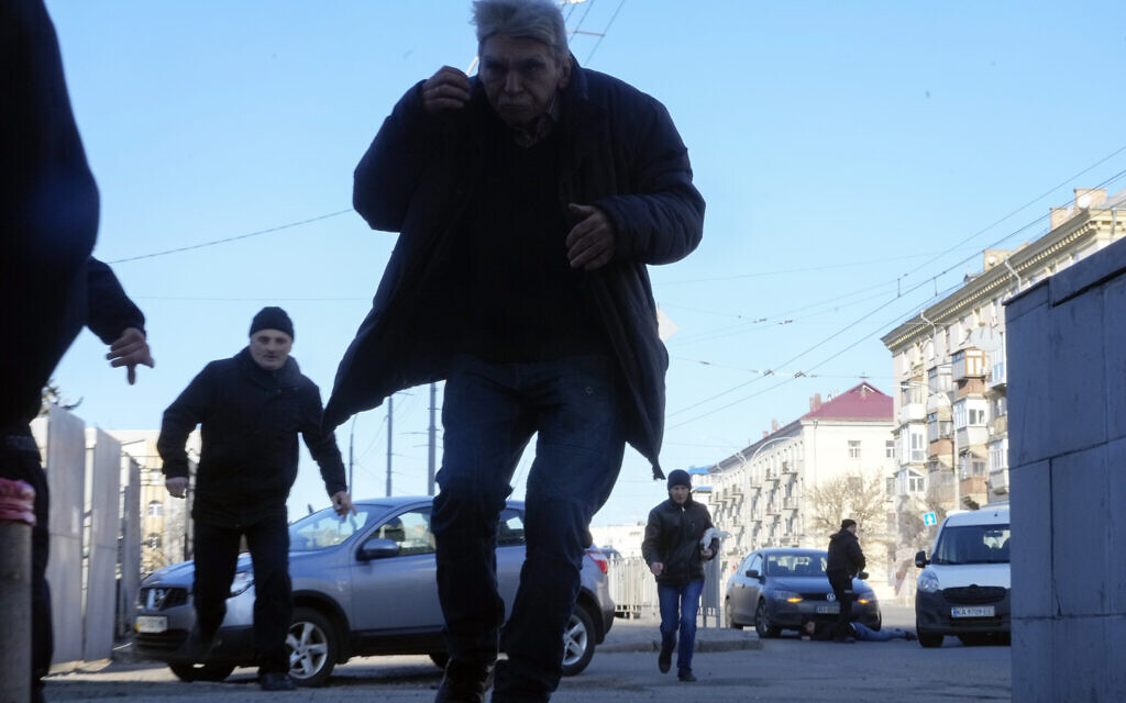 People run for cover during shelling on the city of Kyiv, Ukraine, February 26, 2022. (AP Photo/Efrem Lukatsky)