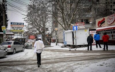 Illustrative: People seen in the city of Uman, in central Ukraine, on January 26, 2022. (Yossi Zeliger/Flash90)