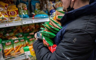 A man shops for groceries at the Rami Levy supermarket in Jerusalem, February 3, 2022. (Yonatan Sindel/Flash90)