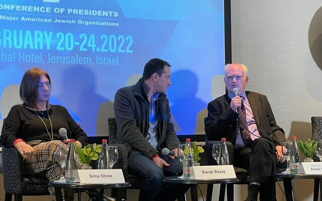 Amos Gilead (right) speaks to the Conference of Presidents of Major American Jewish Organizations in Jerusalem on February 20, 2022 (Courtesy)