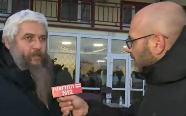 Rabbi Moshe Azman speaks to Israel's Channel 12 outside a Kyiv area Jewish community center, on February 28, 2022. (Screenshot)