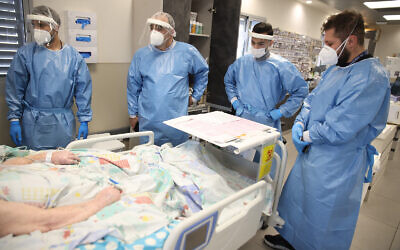 The coronavirus ward of Ziv Medical Center in Safed, February 15, 2022. (David Cohen/Flash90)