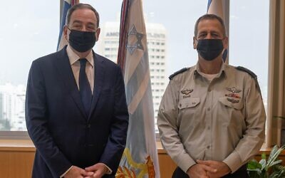 US Ambassador to Israel Tom Nides meets, left, with IDF chief of staff Aviv Kohavi at the Kirya military headquarters in Tel Aviv on February 4, 2022. (Israel Defense Forces)
