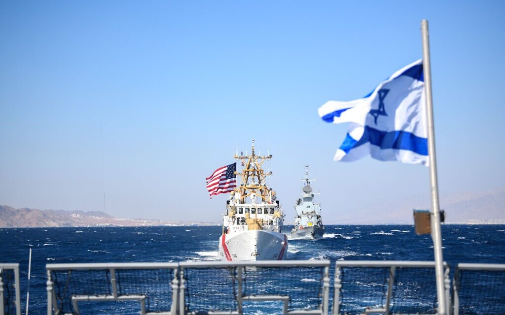 في 1 ، تنضم البحرية الإسرائيلية إلى مناورة ضخمة بقيادة الولايات المتحدة ؛ وتشارك السعودية وباكستان