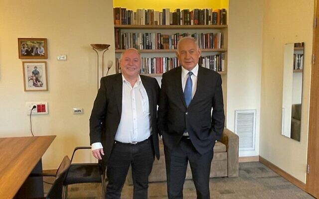 Opposition chairman Benjamin Netanyahu (right) poses with Likud MK David Amsalem, on February 23, 2022. (Benjamin Netanyahu/Twitter)