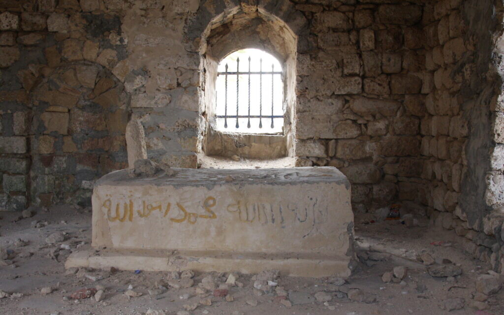 Inside the Sheih Awad shrine. (Shmuel Bar-Am)