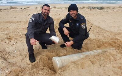 Ashdod municipal police officers Sagiv Ben Gigi and Eitai Dabosh (Shira Lifshitz/Israel Antiquities Authority)