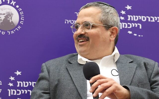 Former police commissioner Roni Alsheich speaking at a conference at Reichman University, Feb. 13, 2022. (Adi Cohen Tzedek)
