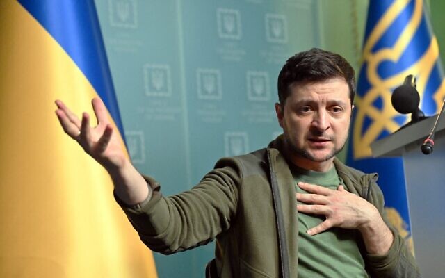Ukrainian President Volodymyr Zelensky gestures as he speaks during a press conference in Kyiv on March 3, 2022 (Sergei SUPINSKY / AFP)